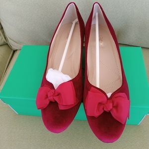 J. RENEE NIB size 10M burgundy velvet pump